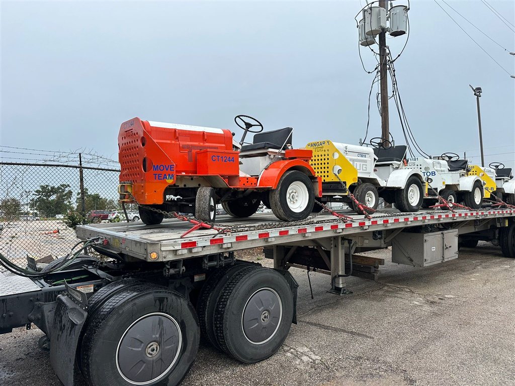 TUG Airport Tow Tractors - Santiago, Chile - photo 1