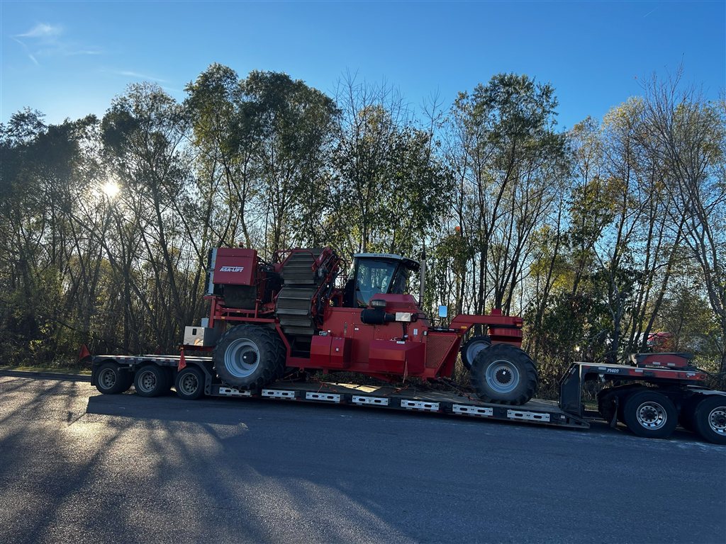 ASA-LIFT SP-300 CFH Carrot Harvester — USA to Mexico — cargo photo 1