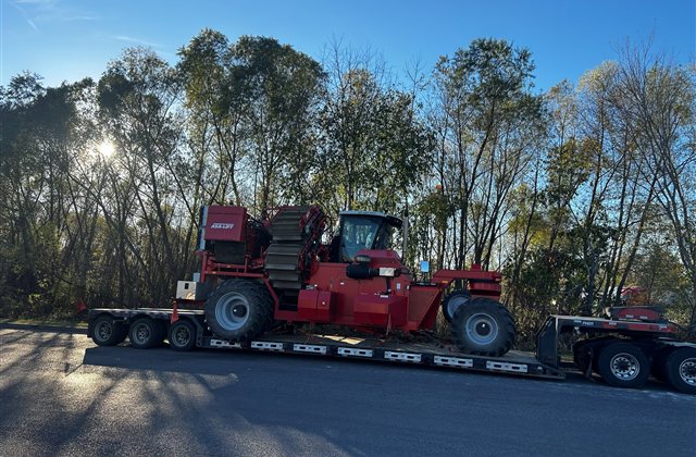 ASA-LIFT SP-300 CFH Carrot Harvester — USA to Mexico — cargo photo 1