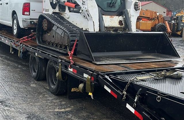 Bobcat Compact Track Loader and Pickup Truck - Escuintla, Guatemala - photo 1