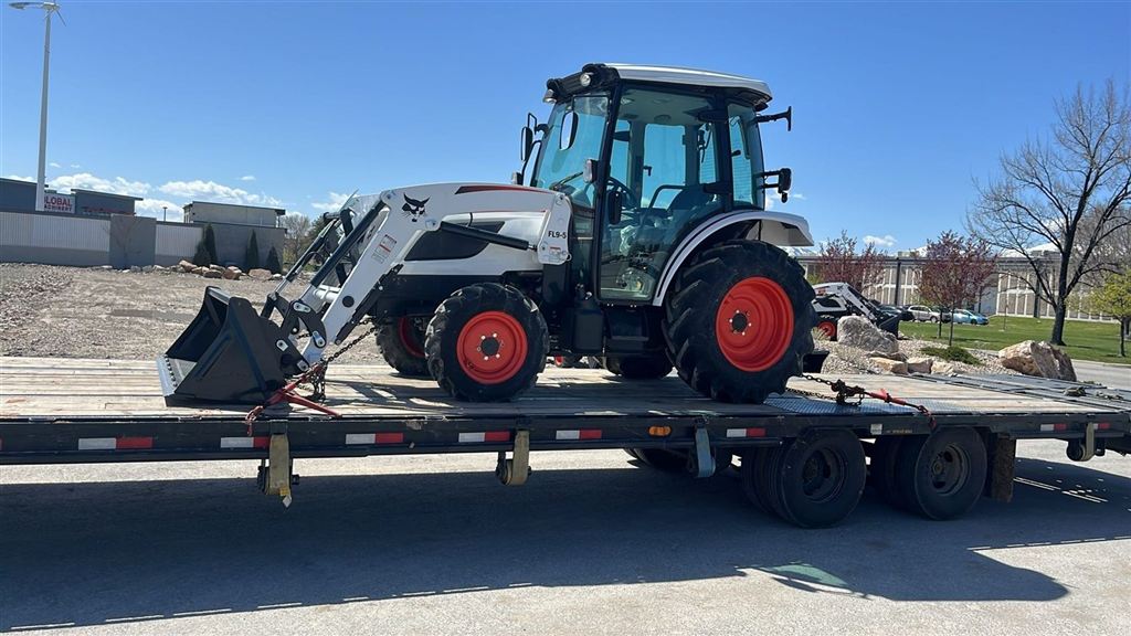 Bobcat Tractor with Front Loader - Leon, Nicaragua - photo 1