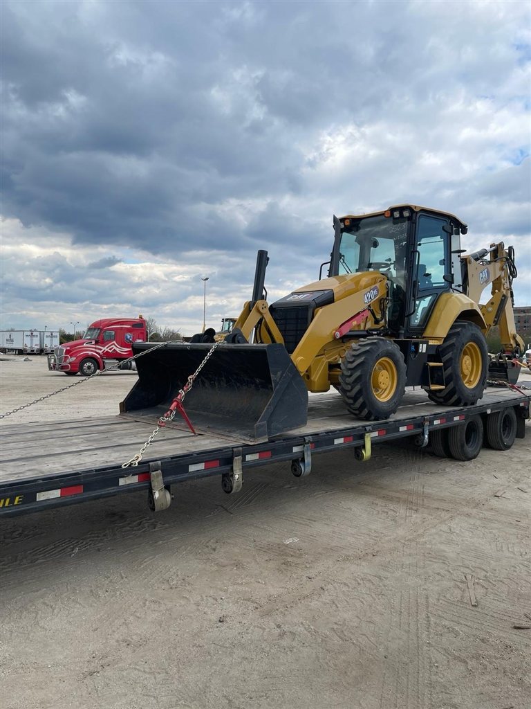 CAT 420 XE Backhoe Loader — USA to Chile — cargo photo 1