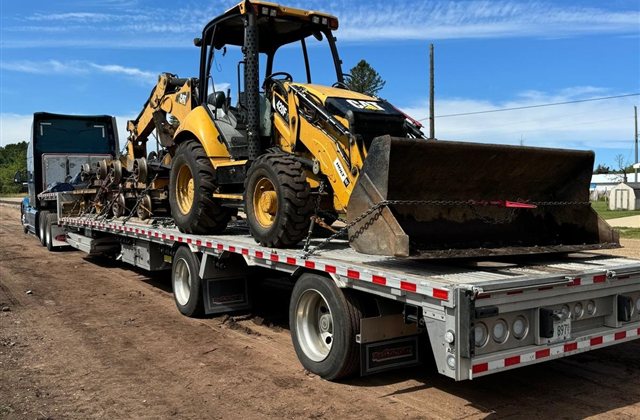 CAT 420F Backhoe Loader — USA to Mexico — cargo photo 1