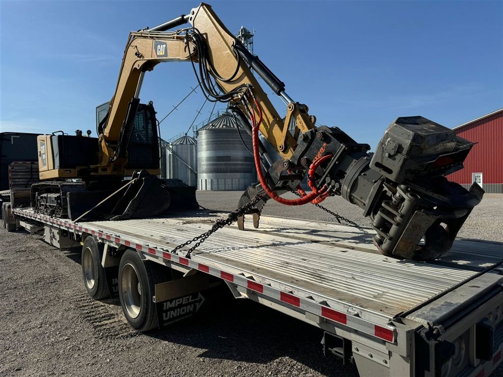 CAT Excavator with MOVAX Side-Grip Pile Driver - Arequipa, Peru - photo 1