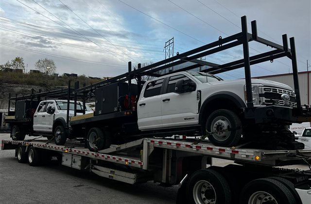Ford F-550 Utility Truck — USA to Panama — cargo photo 1