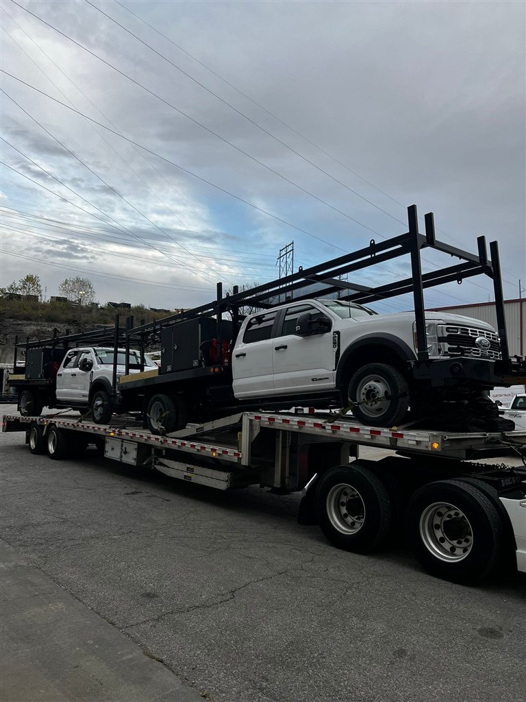 Ford F-550 Utility Truck — USA to Panama — cargo photo 1