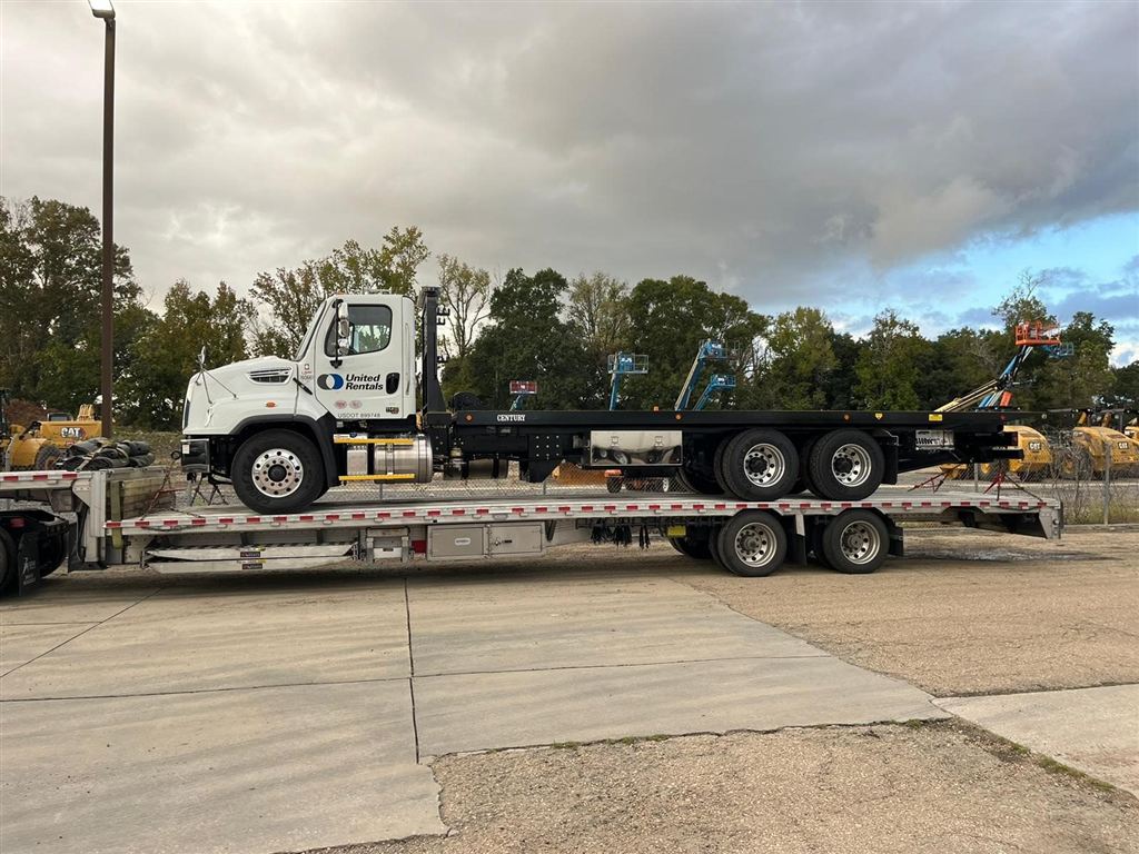 Freightliner Century Flatbed Tow Truck — USA to Kazakhstan — cargo photo 1
