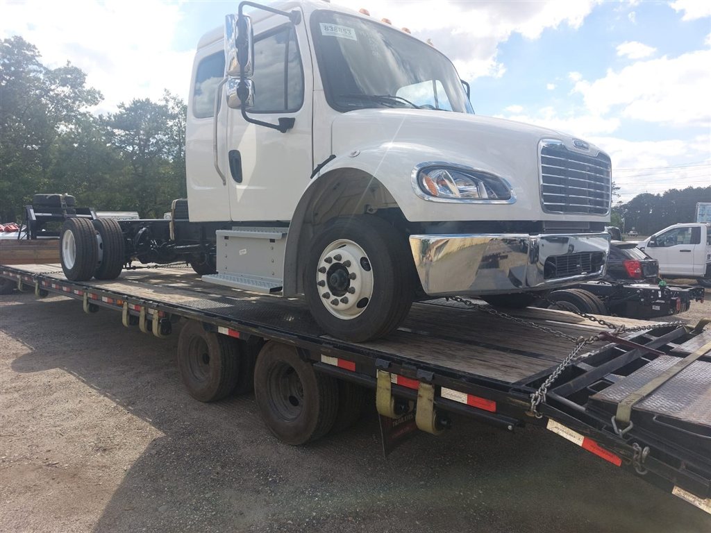Freightliner Business Class M2 Crew-Cab Chassis - USA to Mexico - cargo photo 1