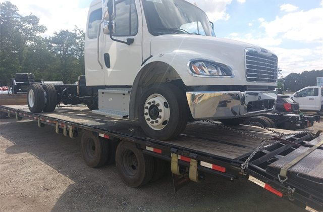 Freightliner Business Class M2 Crew-Cab Chassis - USA to Mexico - cargo photo 1