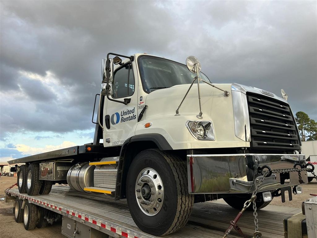 Freightliner Business Class M2 Flatbed Truck - Douala, Cameroon - photo 1