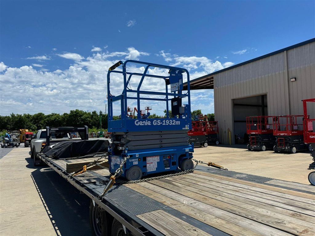 Genie GS-1932m Scissor Lift — USA to Costa Rica — cargo photo 1