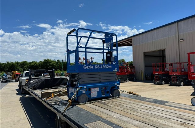 Genie GS-1932m Scissor Lift — USA to Costa Rica — cargo photo 1