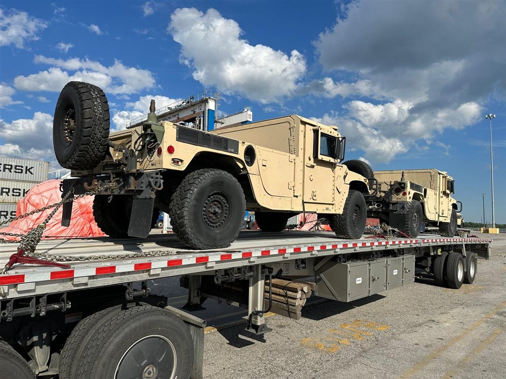 AM General HMMWV Military Utility Vehicles - Classified Route - cargo photo 1