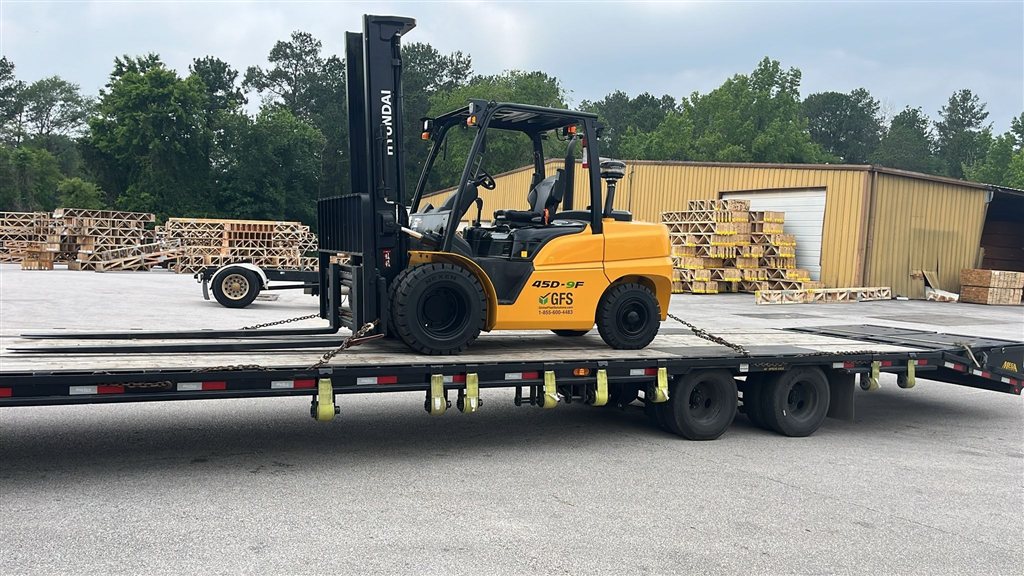 Hyundai 45D-9F Diesel Forklift — USA to Mexico — cargo photo 1