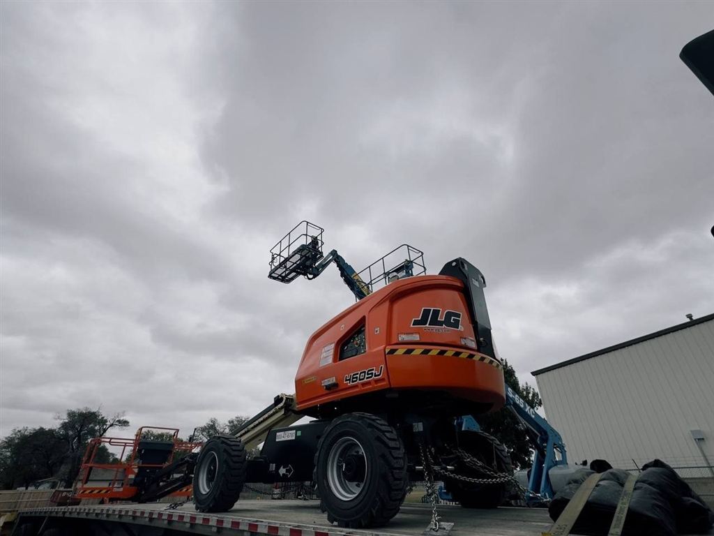JLG 460SJ Telescopic Boom Lift - Sharjah, United Arab Emirates - photo 1