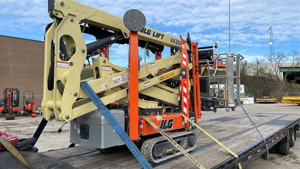 JLG X430AJ Compact Crawler Boom Lift - Kingston, Jamaica - photo 1