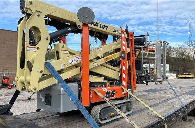 JLG X430AJ Compact Crawler Boom Lift - Kingston, Jamaica - photo 1