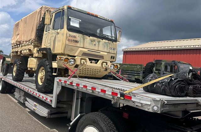 Stewart & Stevenson M1078 LMTV Military Cargo Truck - Classified Route - cargo photo 1