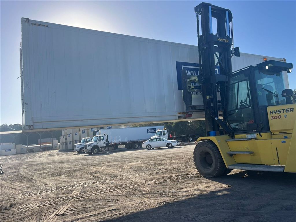 Refrigerated Container Loading with Hyster 300 Forklift — USA to Kenya — cargo photo 1