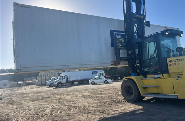 Refrigerated Container Loading with Hyster 300 Forklift — USA to Kenya — cargo photo 1